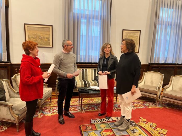 Actos 50 aniversario Escuela Agrarias 25 años Catedra de Enologia La Diputación estudia la colaboración con los actos conmemorativos del 50 aniversario de la Escuela Agrarias y los 25 años de vida de la Cátedra de Enología