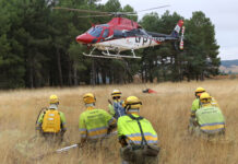 Un incendio junto a las obras del AVE en Monzón activa por primera vez esta campaña al helicóptero forestal