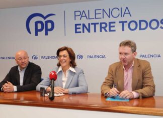 El vicesecretario autonómico de Acción Parlamentaria del PP de Castilla y León, Javier Lacalle, y la presidenta del PP de Palencia, Ángeles Armisén, presentan la Interparlamentaria que el Partido Popular de Castilla y León celebrará en Palencia - BRÁGIMO (ICAL)