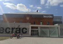 Fachada del Lecrác.