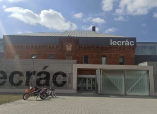 Fachada del Lecrác.