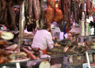 El TSJ estima el recurso de una carnicera de Aguilar con problemas de visión y espalda y le concede la incapacidad permanente El-TSJ-estima-el-recurso-de-una-carnicera-de-Aguilar-con-problemas-de-visión-espalda-concede-incapacidad-permanente