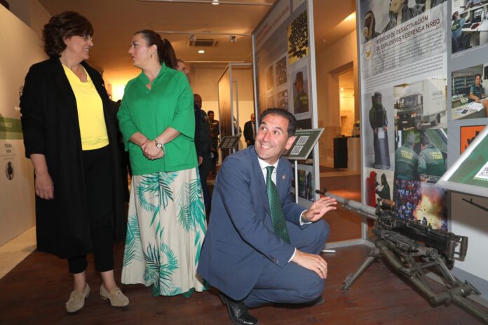 La delegada del Gobierno inaugura en Palencia la exposición La Guardia Civil al Servicio de la Ciudadanía