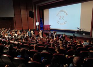 Imagen del encuentro mantenido hoy en el Teatro Ortega de Palencia por los miembros de Prosol para celebrar su 25 aniversario.