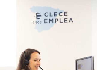 Gran proceso de selección de candidatos para cubrir 228 vacantes para colectivos vulnerables Entrevistadora Clece Emplea