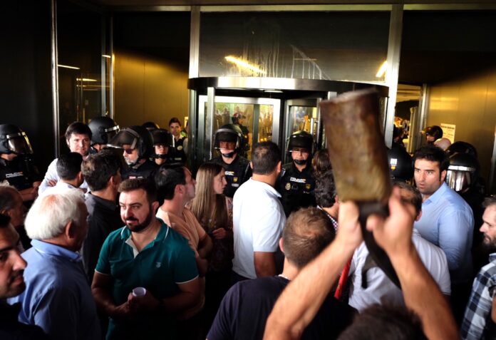 Manifestación de ganaderos frente a la Junta de Castilla y León en Salamanca