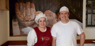 Beatriz y Ángel regentan su propio negocio, La Peregrina, en Carrión de los Condes