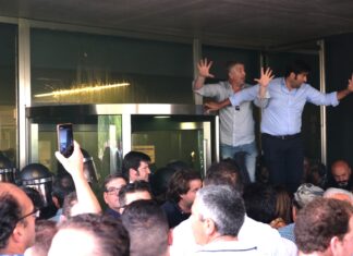 Los ganaderos no consiguen su objetivo de cesar a los jefes de Sanidad en Salamanca tras intentar tomar la Delegación Territorial de la Junta