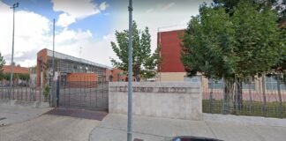 Puerta del instituto Trinidad Arroyo de la capital palentina. / Google Street View