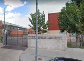 Puerta del instituto Trinidad Arroyo de la capital palentina. / Google Street View