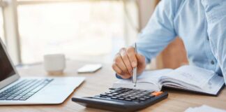 finanzas presupuesto papeleo facturas pagos