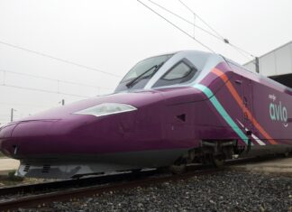 Un tren Avlo (Alta Velocidad Low Cost) de Renfe de la Serie 112.