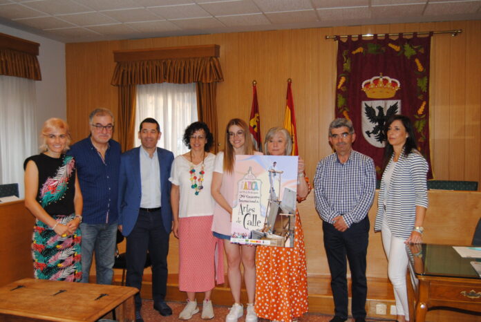 Gullón-renueva-el-acuerdo-de-patrocinio-del-XXIX-Encuentro-Internacional-de-Artistas-Callejeros-Aguilar (2)