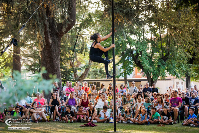 Cía Niñas Malditas_Isa_Jose_Vicente Cía Niñas Malditas_Isa_Jose_Vicente