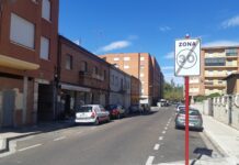 Señal que indica el fin de la prohibición de ir a más de 30 km/h en la calle Bailén, de un carril. / Óscar Herrero
