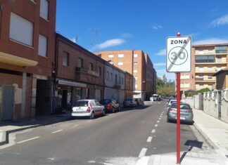 Señal que indica el fin de la prohibición de ir a más de 30 km/h en la calle Bailén, de un carril. / Óscar Herrero