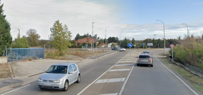 La P-405, que es la carretera autonómica con mayor volumen de tráfico de las de competencia de la Junta tendrá un nuevo mapa de ruido. / Google Street View