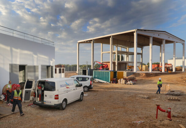 La empresa agroalimentaria Cascajares, que sufriera un incendio que destruy&oacute; por completo la f&aacute;brica, est&aacute; construyendo una nueva factoria mas grande junto a la anterior / Br&aacute;gimo (ICAL)