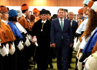 La Junta bajará el próximo curso un 9,5% las tasas de Grado y destinará 4,3 millones para incrementar las becas