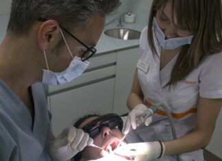 El Colegio de Odontólogos de Palencia advierte del peligro de adquirir tratamientos a través de internet