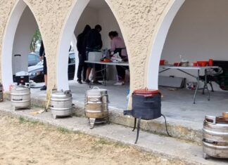 Guardo ya tiene 115 ollas preparadas para su concurso ‘gastronómico ferroviario’ Imagen de varios guisos con ollas ferroviarias en Guardo. / Facebook Ayuntamiento de Guardo.