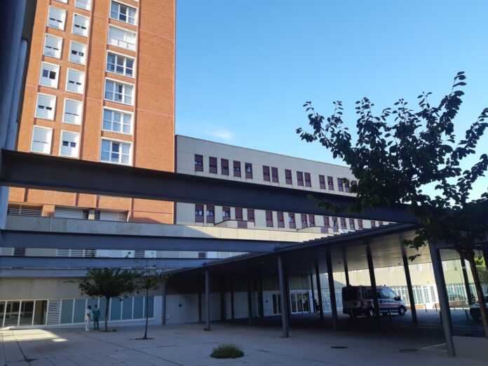 Entrada al Hospital Río Carrión desde la plaza de Consultas Externas. / Óscar Herrero