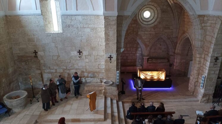 Husillos inaugura el facs&iacute;mil del sarc&oacute;fago de la orest&iacute;ada