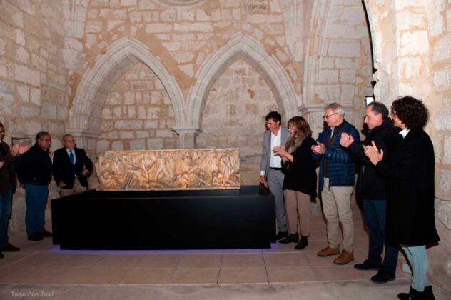 Husillos inaugura el facs&iacute;mil del sarc&oacute;fago de la orest&iacute;ada