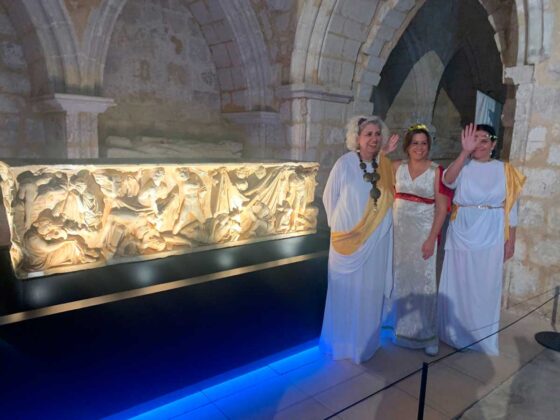 Husillos inaugura el facs&iacute;mil del sarc&oacute;fago de la orest&iacute;ada