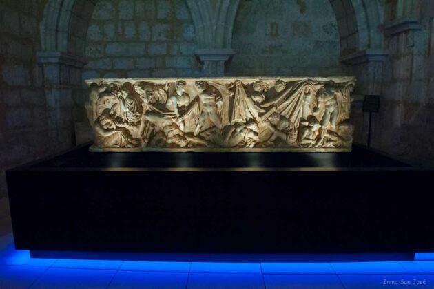 Husillos inaugura el facs&iacute;mil del sarc&oacute;fago de la orest&iacute;ada