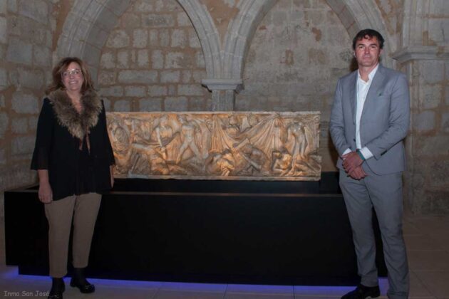 Husillos inaugura el facs&iacute;mil del sarc&oacute;fago de la orest&iacute;ada