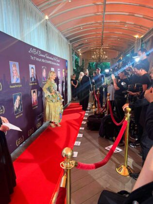 Rosana Largo posa en Los &Aacute;ngeles, Estados Unidos, durante la gala de los LABA ICON Awards 2023