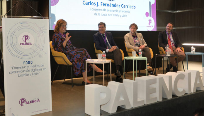 Inauguración del I Foro 'Empresas y Medios de Comunicación digitales en Castilla y León' (IaD) La presidenta de la Diputación, Ángeles Armisén; el consejero de Economía y Hacienda, Carlos Fernández Carriedo; el concejal de Cultura, Fran Fernandez; y el director del Grupo Palencia Invierte, Sergio Lozano, en la inauguración del I Foro Empresas y Medios de Comunicación digitales en Castilla y León. / Brágimo (ICAL)