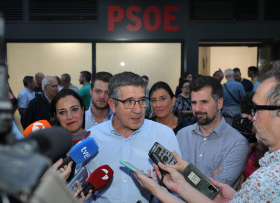 El secretario general del PSOECyL, Luis Tudanca; el portavoz del Grupo Socialista en el Congreso de los Diputados, Patxi L&oacute;pez; y la alcaldesa de Palencia y secretaria general del PSOE de Palencia, Miriam Andr&eacute;s, inauguran la nueva sede del PSOE de Palencia. / Br&aacute;gimo (ICAL)