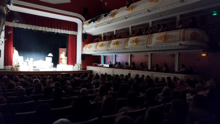 Teatro Sarabia en Carri&oacute;n de los Condes en el d&iacute;a del XVIII Certamen Nacional de Teatro aficionado del Camino de Santiago