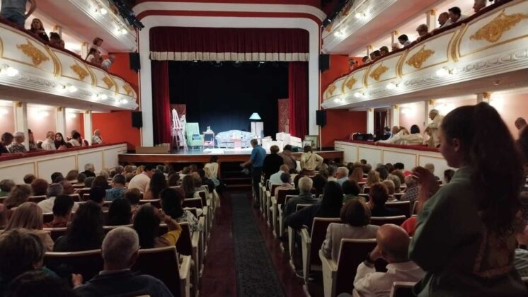 Teatro Sarabia en Carri&oacute;n de los Condes en el d&iacute;a del XVIII Certamen Nacional de Teatro aficionado del Camino de Santiago