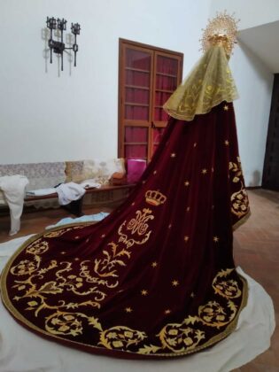 Trabajo de bordado de las monjas Carmelitas en Carri&oacute;n de los Condes