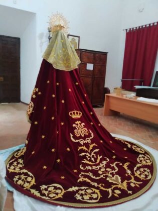 Trabajo de bordado de las monjas Carmelitas en Carri&oacute;n de los Condes