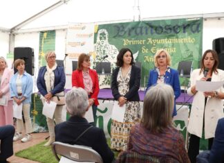 Brágimo / ICAL . Celebración del XXX Acto de exaltación del Fuero de Brañosera (Palencia)en la imagen siete alcaldesas palentinas leen el Fuero