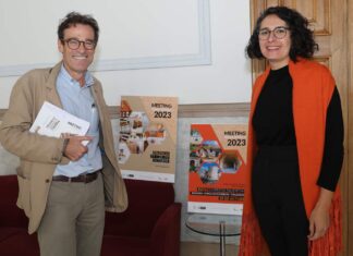 Arquitectura en tierra: pasado y futuro de la construcción Los arquitectos Amanda Rivera de la Universidad Politécnica de Barcelona y Félix Jové de la UVa en un receso del encuentro Meeting Terra Ibérica celebrado en Palencia - Brágimo ICAL