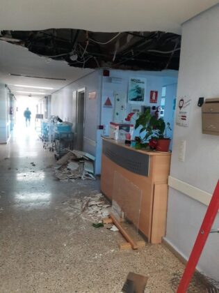 Desprendimiento de techo en el Hospital R&iacute;o Carri&oacute;n