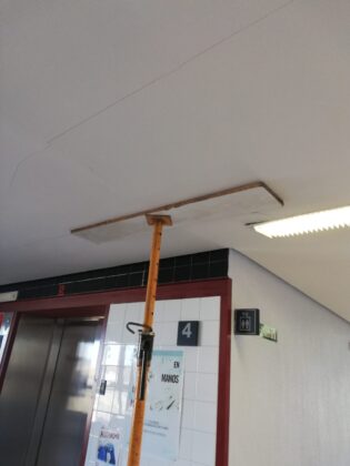 Desprendimiento de techo en el Hospital R&iacute;o Carri&oacute;n