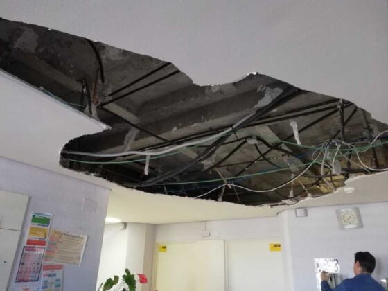 Desprendimiento de techo en el Hospital R&iacute;o Carri&oacute;n