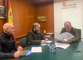 Villalcázar de Sirga solicita a la Junta la ampliación del puente para que pueda pasar maquinaria agrícola Reunión-alcalde-Villalcazar-de-Sirga