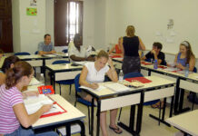 Los extranjeros tiran para arriba de la población de Palencia: 204 nacionales menos; pero se suman 275 habitantes más