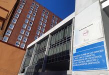 Edificio de Hospitalización del Río Carrión desde el antiguo acceso a Urgencias. / Óscar Herrero