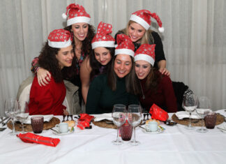 Cena de Navidad en un restaurante de Palencia / Brágimo (ICAL)