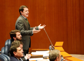 Mañueco asegura que la contratación de facultativos sin la especialidad de Medicina Familiar es “transitoria y necesaria para garantizar la asistencia”