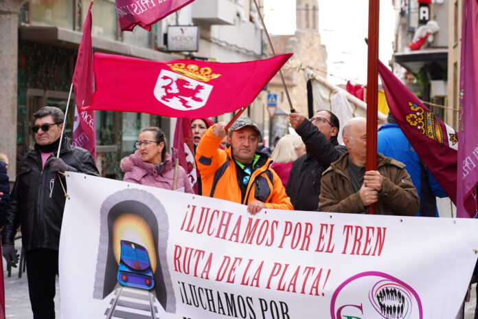 Concentración en Astorga por la reapertura de la ruta ferroviaria Vía de la Plata