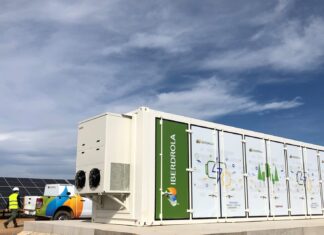 Iberdrola instalará una batería de almacenamiento de 25 MW en su primer proyecto fotovoltaico de Castilla y León Bateria instalada en una planta fotovoltaica de Iberdrola